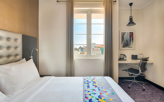 Fairway Colombo - Sri Lanka's First Hotel With Robot Technology