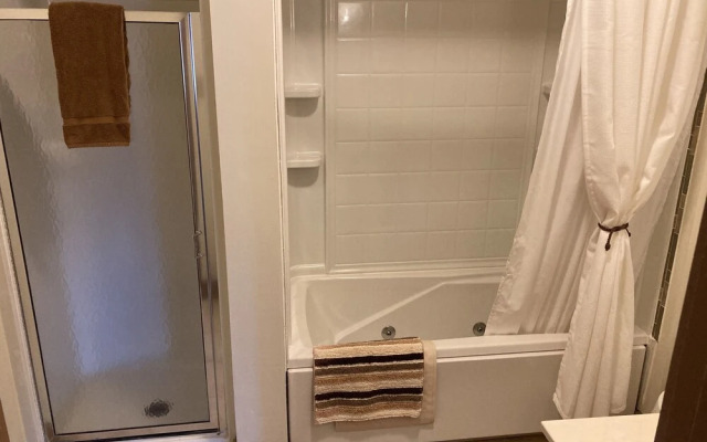 Oak Valley Inn & Suites