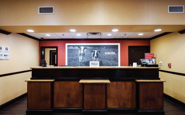 Hampton Inn and Suites Pine Bluff