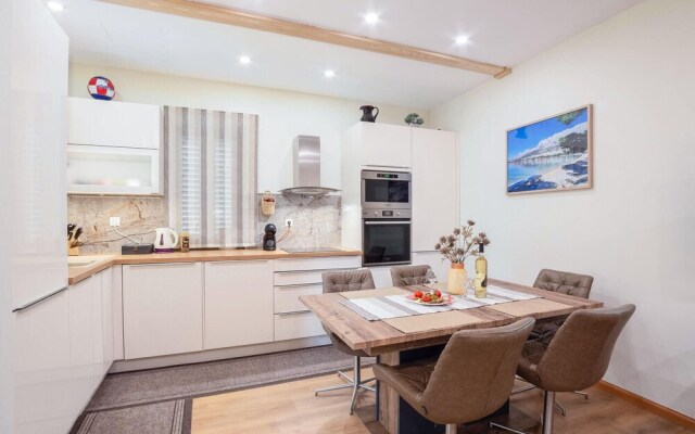 Nice Apartment in Sinj With Wifi and 3 Bedrooms