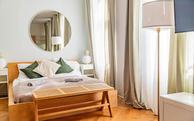 King Bed Home Smart Tv Perfect for groups of seven, 4 - Hotel in Vienna - Photo 3