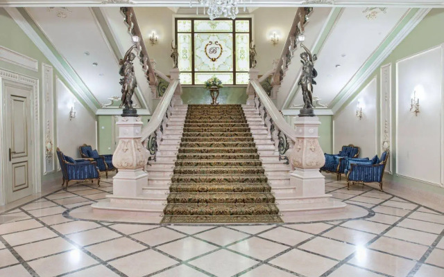 Hotel Bristol