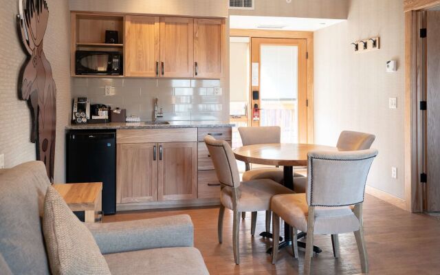 Moose Hotel And Suites