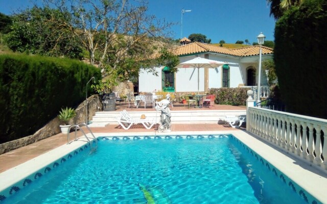 Villa With 4 Bedrooms in Prado del Rey, With Private Pool, Enclosed Garden and Wifi