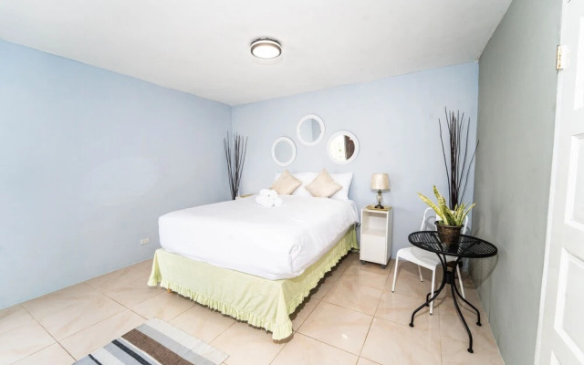Skyline Suites 2 Queen bedroom 2 Condo by RedAwning