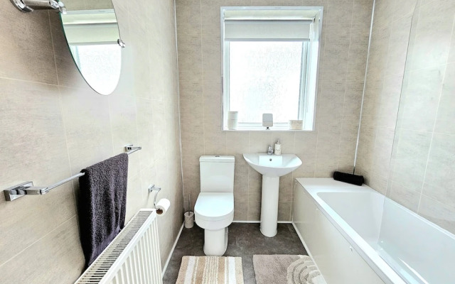 Charming 3-Bed Oasis-free parking