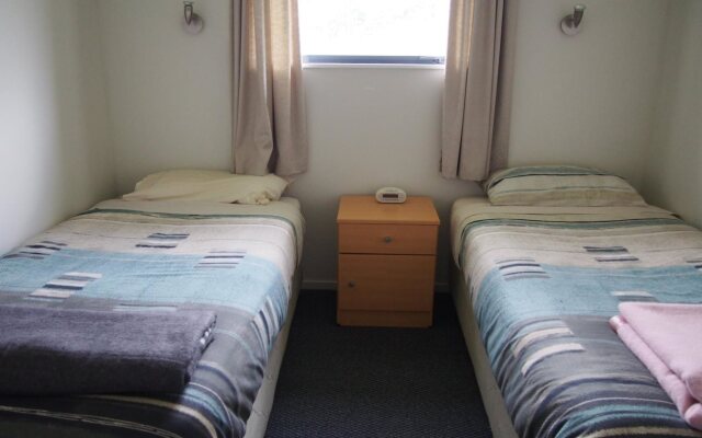 Linkwater Motel & Flashpackers