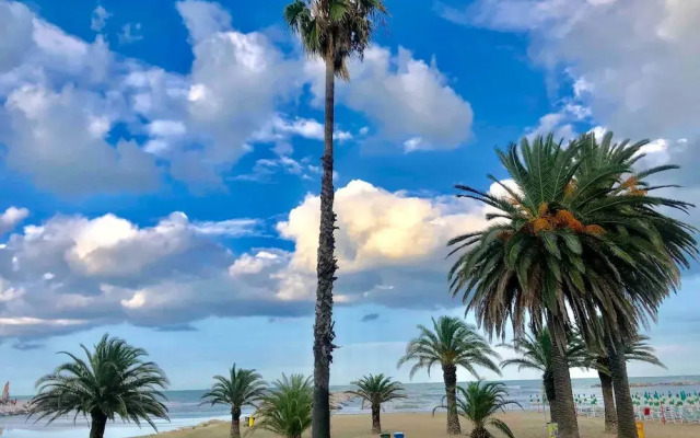 Beachfront, Private Garden, Central Area, Private Entrance