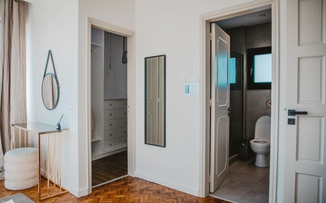 Phaedrus Living: City Center Sky Penthouse