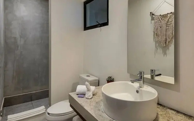 Studio With Great Rooftop Pool