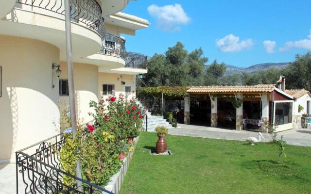 ILEKTRA Apartments Blue & Red