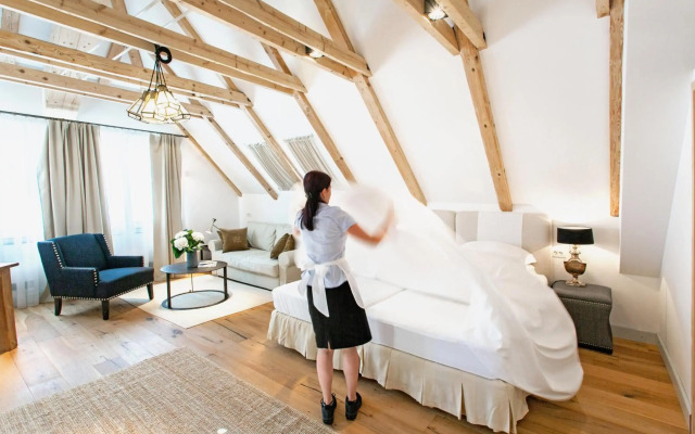Lesar Hotel Angel
