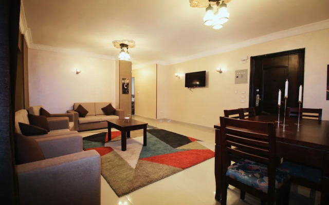 Golden Charming 3-bed Apartment in Cairo