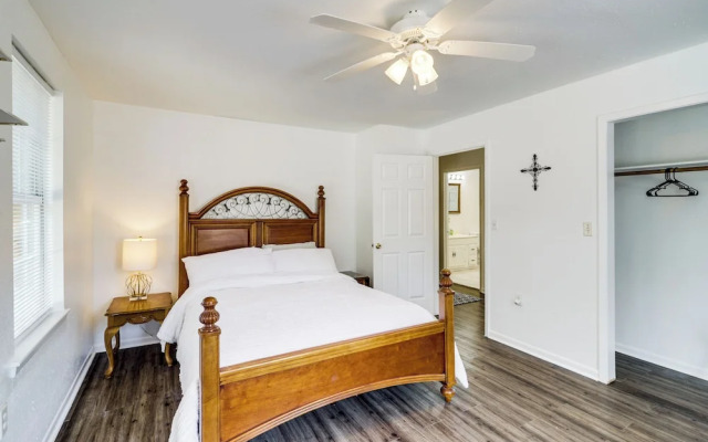 Wine Tours & Antiquing: Townhome Near Dtwn Brenham