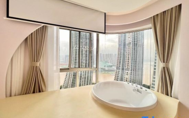 Yicheng High-altitude River View Homestay (Chongqing Hongyadong Chaotianmen Square)