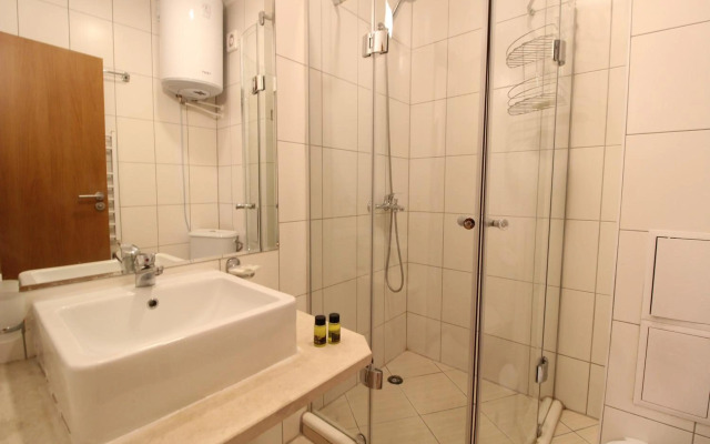 Pine Tree Apartment 2 - B7