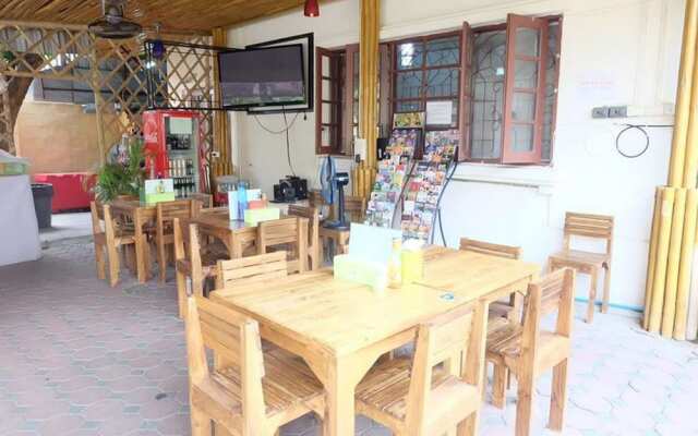 Hug Glur House & Hostel - Adults Only