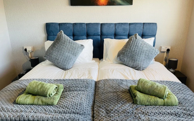 Beautiful 4-bed House in Birmingham Airport NEC