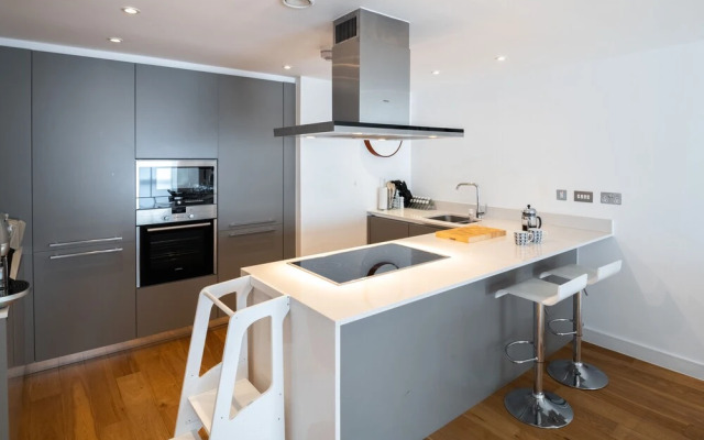 Trendy Queens Park Home Close to Hampstead by Underthedoormat