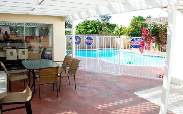 Mickey's House 6 Bedrooms 3 Bathrooms Home