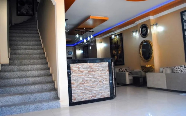 Diamond Suite & Residence