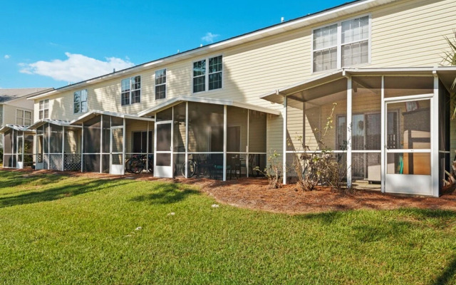 Summer Lake Townhomes 17