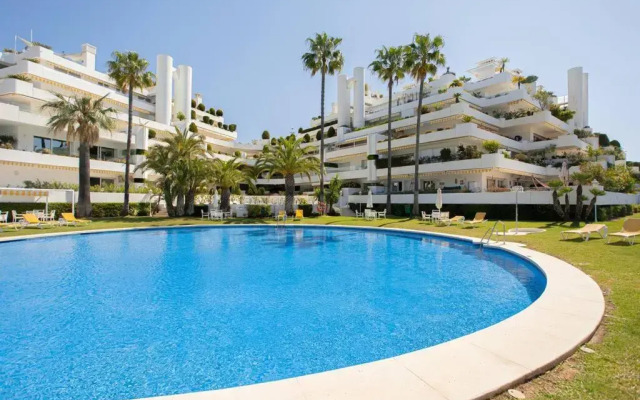 Beautiful 3BEDROOMS/2BATH/Golden Mile