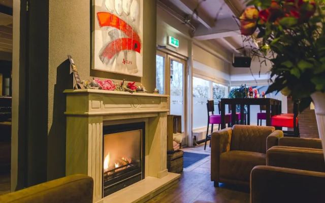 Designed Chalet With Dishwasher, Near Water