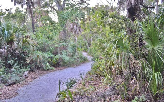 Bradenton Lakefront Home 1903