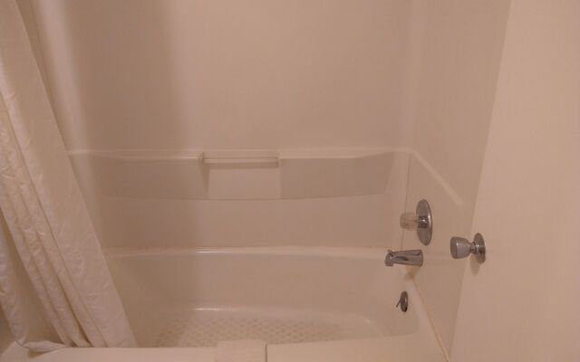 Grand View Plaza Inn & Suites