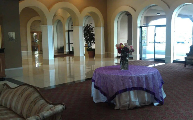 Ramada by Wyndham Fresno North