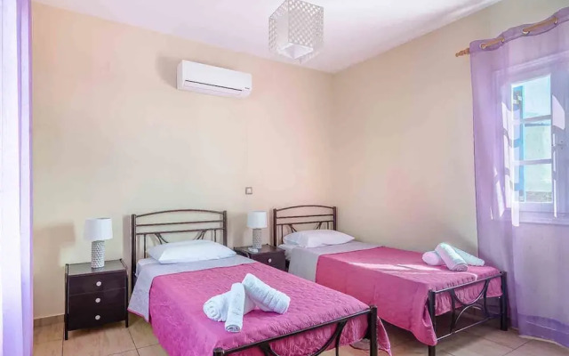 Spacious 2 Bedroom House with Fantastic Yard