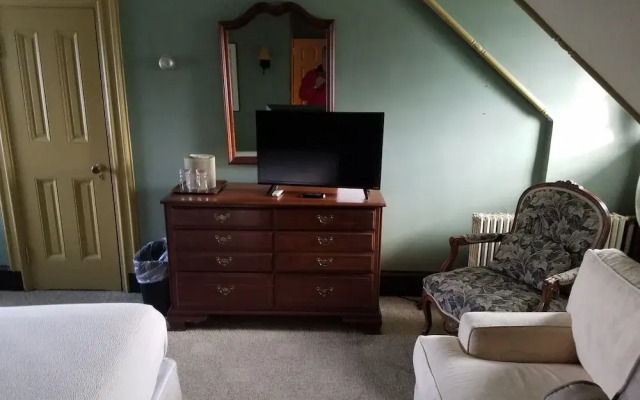 Cameron Estate Inn & Restaurant