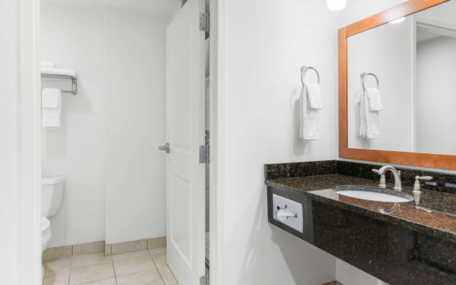 Best Western Plus Westgate Inn & Suites