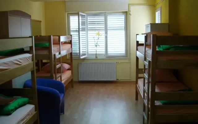 Hostel Canki