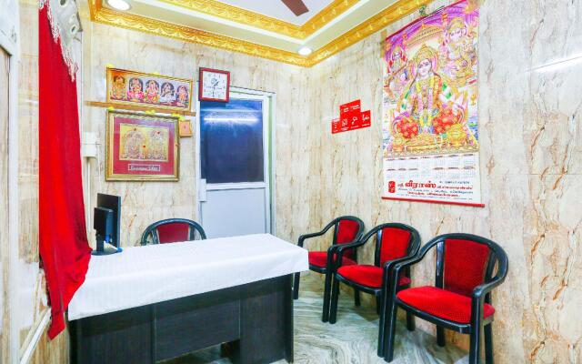 OYO 68796 Shanthi Mahal