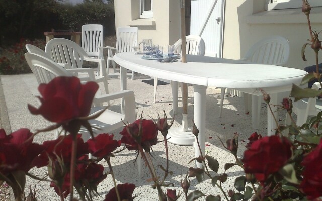 Cozy Holiday Home in Penmarch with Private Swimming Pool