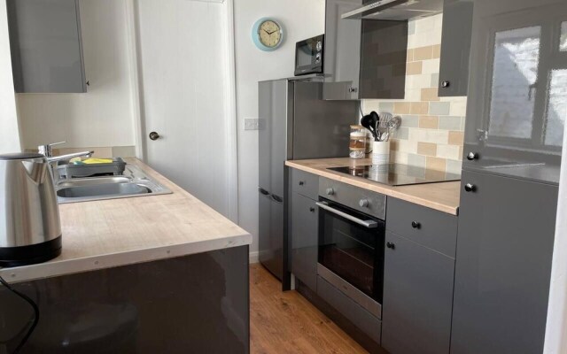 Inviting 3-Bed Town House in Boston Just Renovated