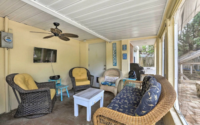 Bradenton Home w/ Beautiful Yard: 4 Mi to Downtown