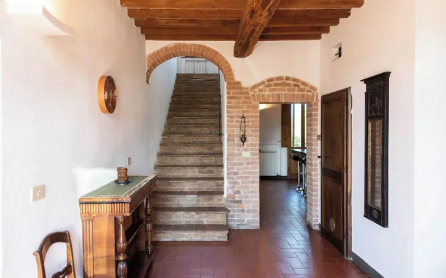 Country Villa In Tuscan Hills