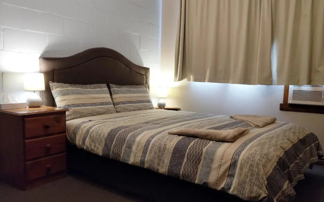 Twelve Apostles Motel & Country Retreat