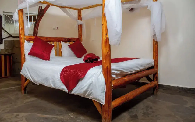 Hillstone Safari Lodge