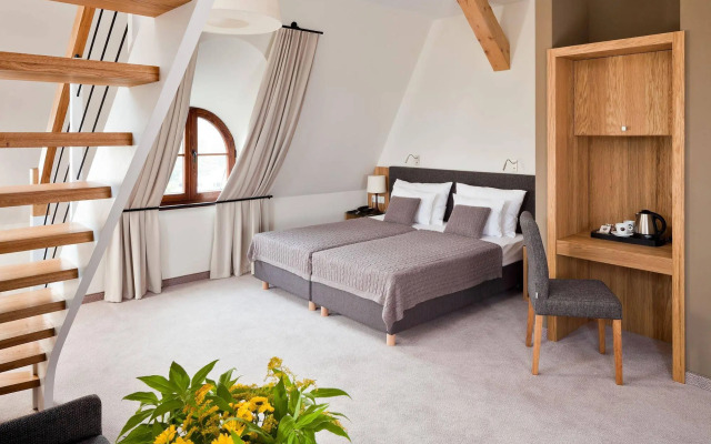 Uroczysko Siedmiu Stawów Luxury Hotel