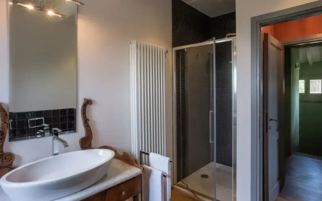 Villa in Arezzo With Pool and Vineyards