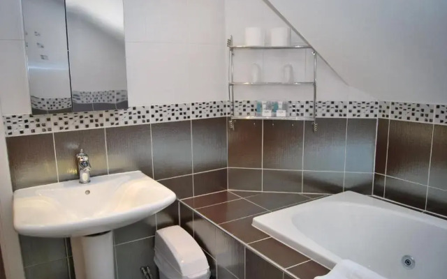 The Old SchoolHouse Hotel