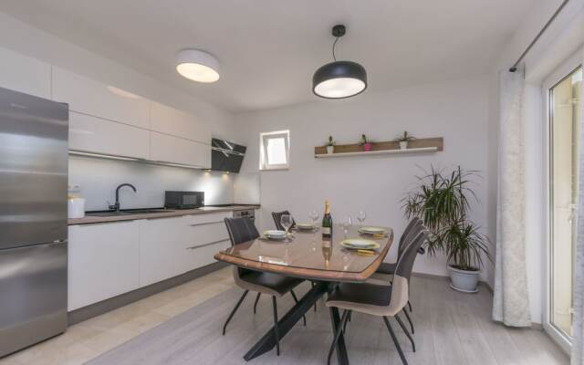 Apartment Dora