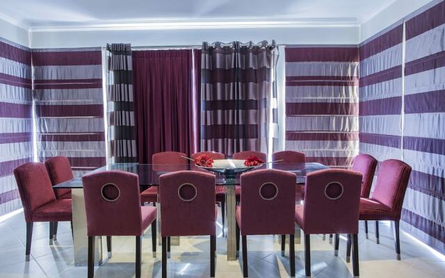 Outstanding Villa Very Well Located Near The Beach