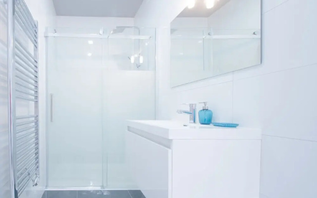 Luxury Apartment in Paris-Champs Elysées