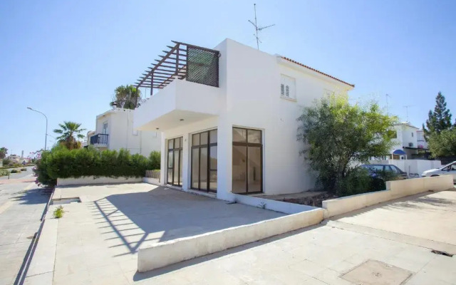 Protaras Holiday Suite Annie