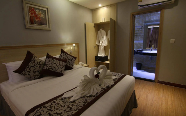 Paragon Central Hotel & Sky Bar